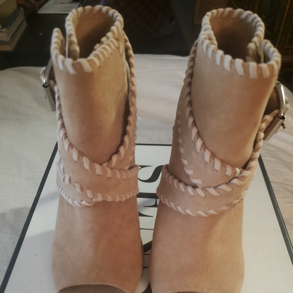 New in Box. Gorgeous Tan Suede Boots from Revolve.com Hot 🔥 List. - Picture 5 of 11